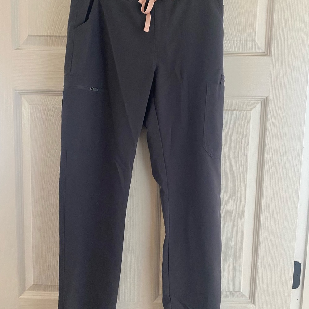 Figs Women’s Yola Pants in Charcoal